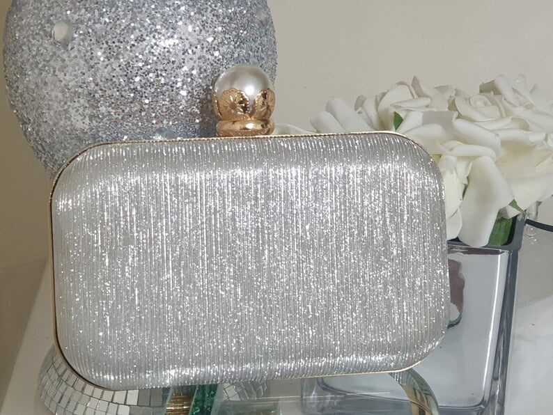 Fancy Clutch || Bag For Parties And Occasions Silver Glitter Shiny Gold Frame With Fancy Handel